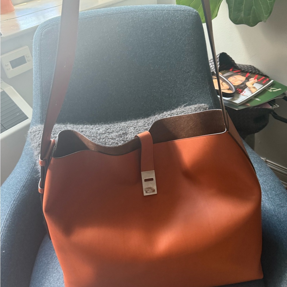 Ferragamo Elegant Brown Leather Shoulder Bag